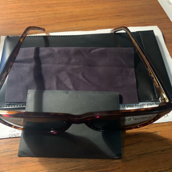 Authentic saint Laurent sunglasses new - Picture 4 of 8